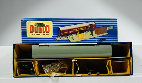 Hornby "Royal Mail" Set with Loading Platform