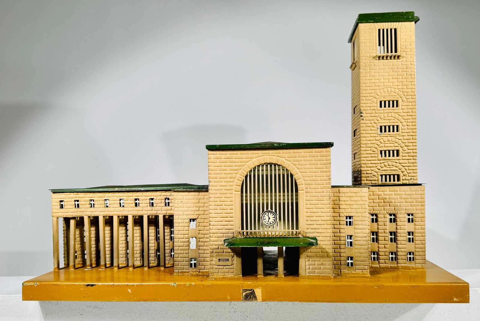 Marklin #2039 Large Station w/ Signal Bridge #12397 (1 of 4)