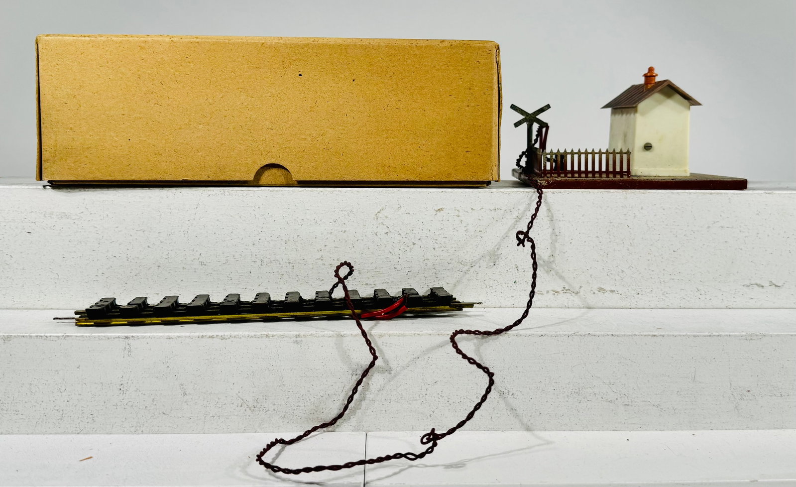 Conti "HO" Freight Set: With Crossing Gate House. Italian - 1950/60's.
