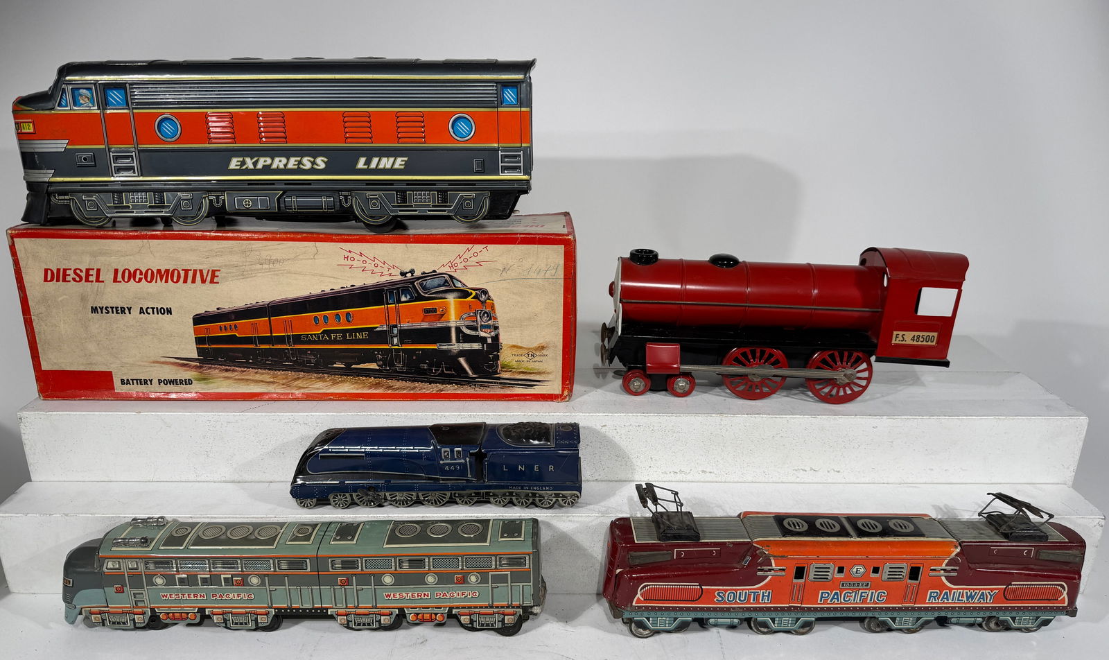 Two Windup / Two Friction / One Battery Op Train Engines (1 of 5)