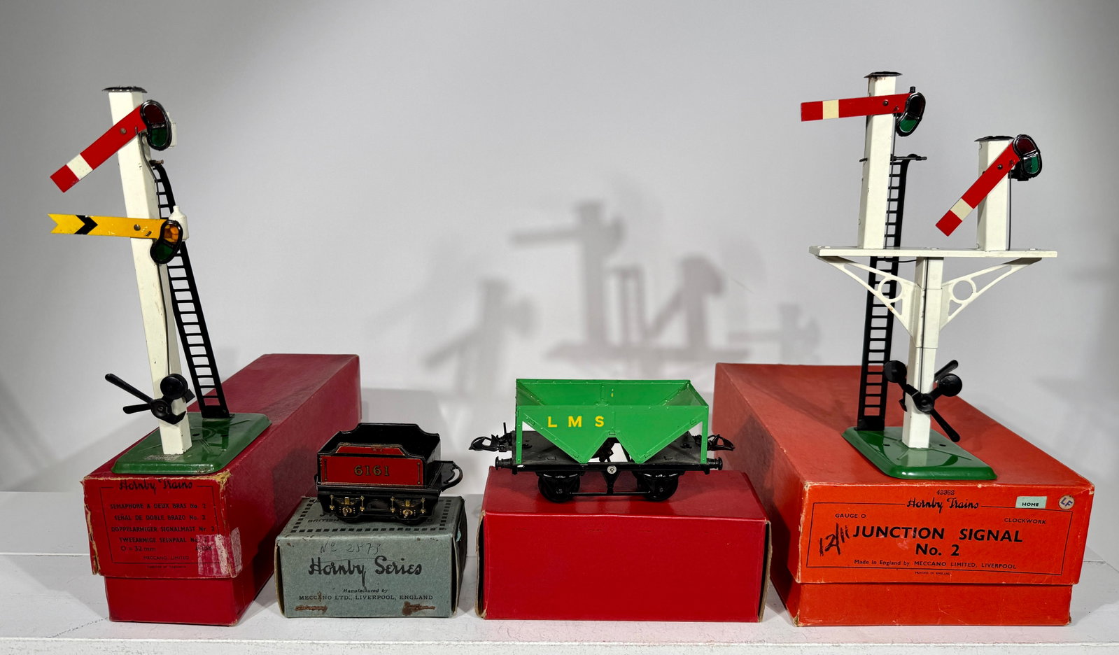 Horny Train Accessories: 2 Signals / 1 Tender /1. Hopper. English - 1950's.
