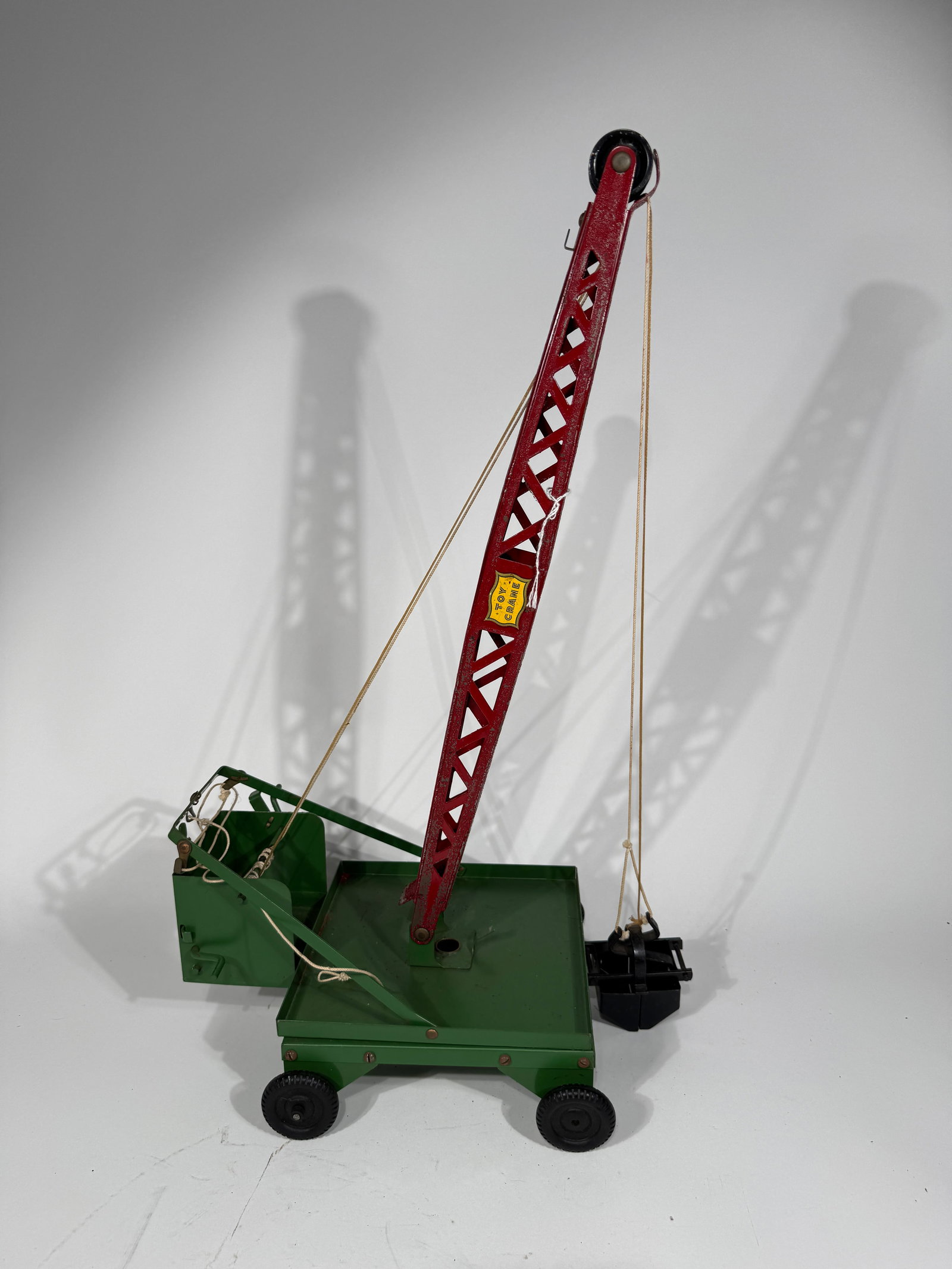 Clamshell Digger: Made by Betts & Boddens Mfg. Company. Detroit, MI - 1930's - 23" Tall.