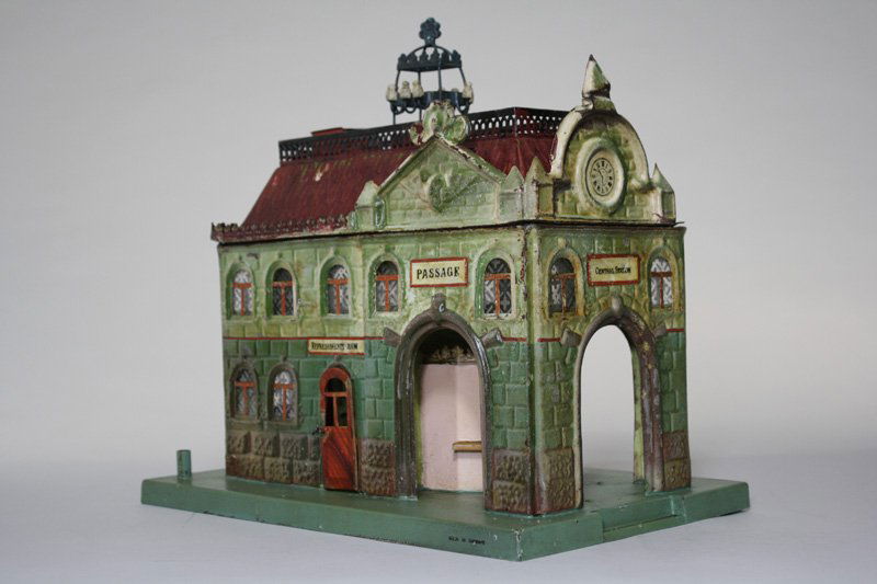 Central Station Wind Up Toy: Made by Marklin Germany – Circa 1905 This is a scarce, charming and beautiful Marklin Central Station made for the English market. It is the deluxe version with glass windows. The station is 13 ½��