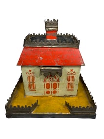 American Tin Cottage with Fenced in Yard