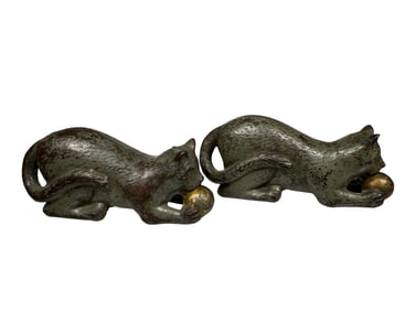 Two Cat with Ball Banks