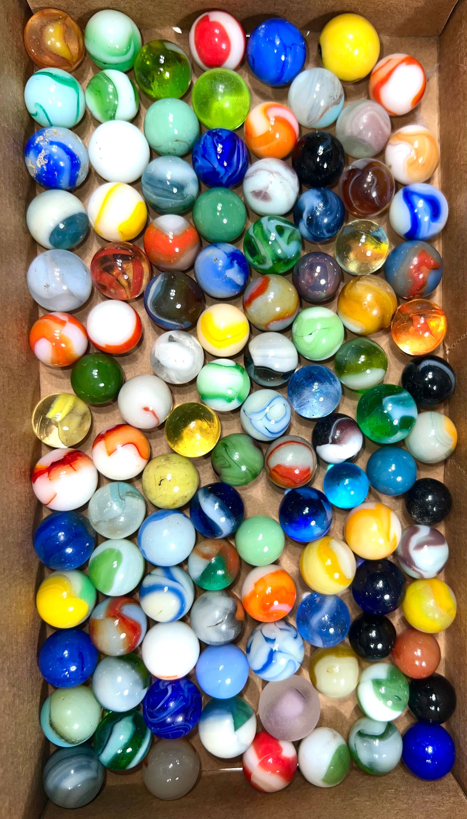 Assorted Machine-Made Marbles 102 in Total (1 of 1)