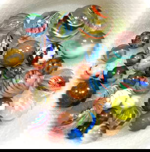 Thirty Two Assorted Marbles: American 1920/30s- 12-31 mm Wide