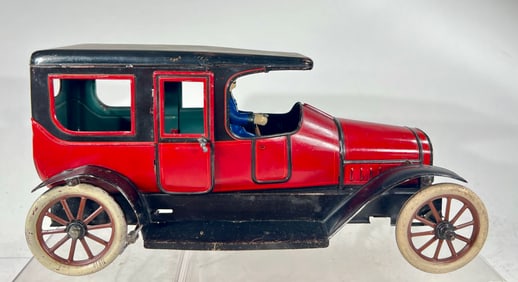 Two Door Tin Wind Up Saloon Car with Chauffeur
