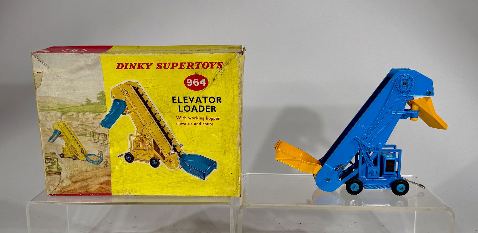 Dinky Super Toys #964 Elevator Loader (1 of 3)