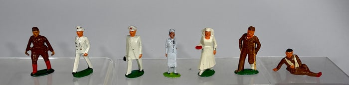 Medical Related Soldiers (7) - 2 Doctor / 2 Nurse / 2 Wounded / 1 Stretcher Carrier