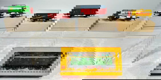 European Engine/Four Freight Cars “HO?? Train Set