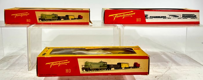 Two “HO?? Engines/Santa Fe Passenger Car