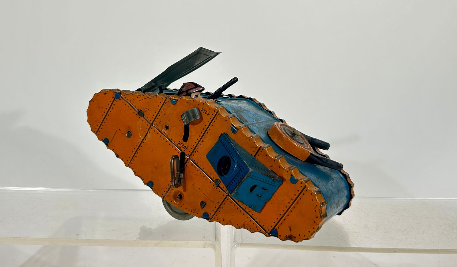 Windup Tank (1 of 3)