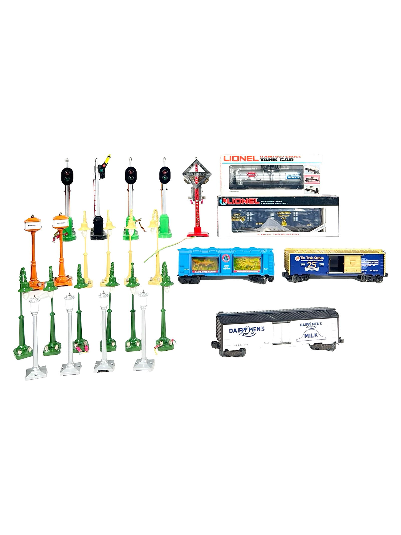 Lionel Modern Era Rolling Stock with MTH Signals and Lamps - 21 (1 of 1)