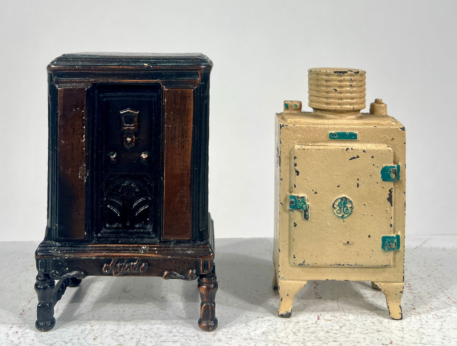 Two Cast Iron Banks - Radio and Refrigerator (1 of 3)