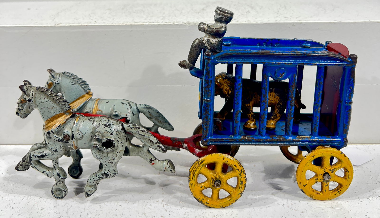 Royal Circus Lion Cage Cast Iron Toy (1 of 2)