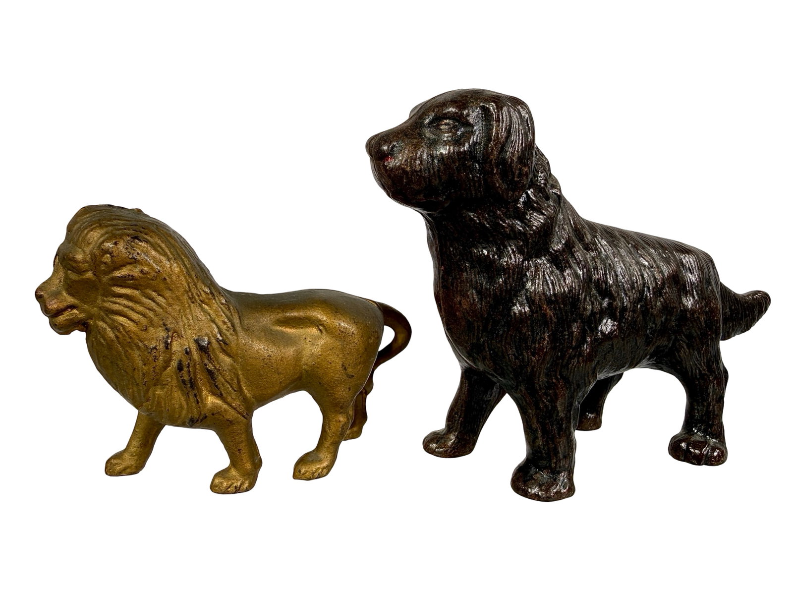 Small Lion / Labrador Retriever: American 1920 - Dog is 3 1/2"T x 5 1/2"L