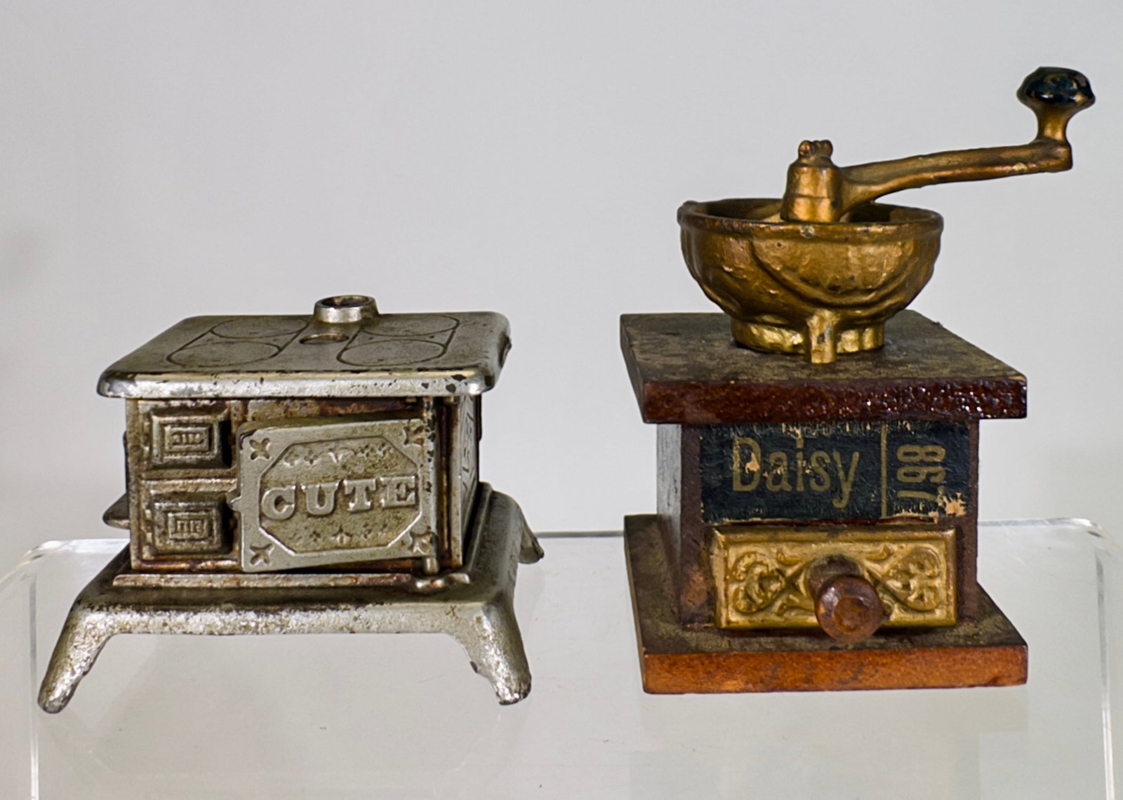 Daisy Coffee Grinder & Cute Stove Toys (1 of 3)