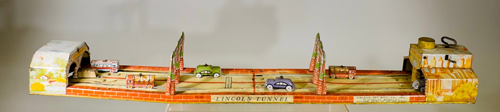 Lincoln Tunnel Windup Toy (1 of 4)
