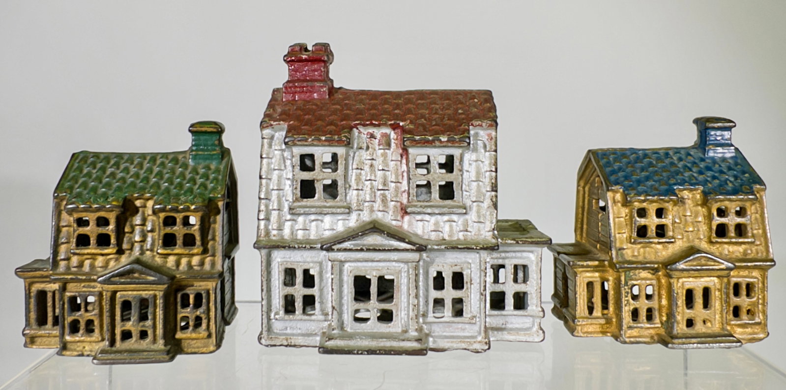 Two Small Colonial Houses / Large Colonial House Banks (1 of 3)