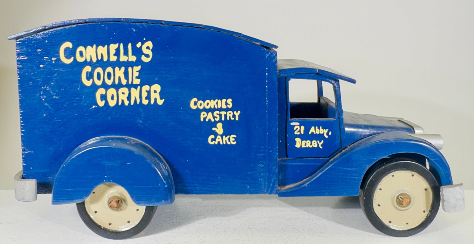 Cornell's Cookie Corner - Folk Made Wooden Truck (1 of 2)