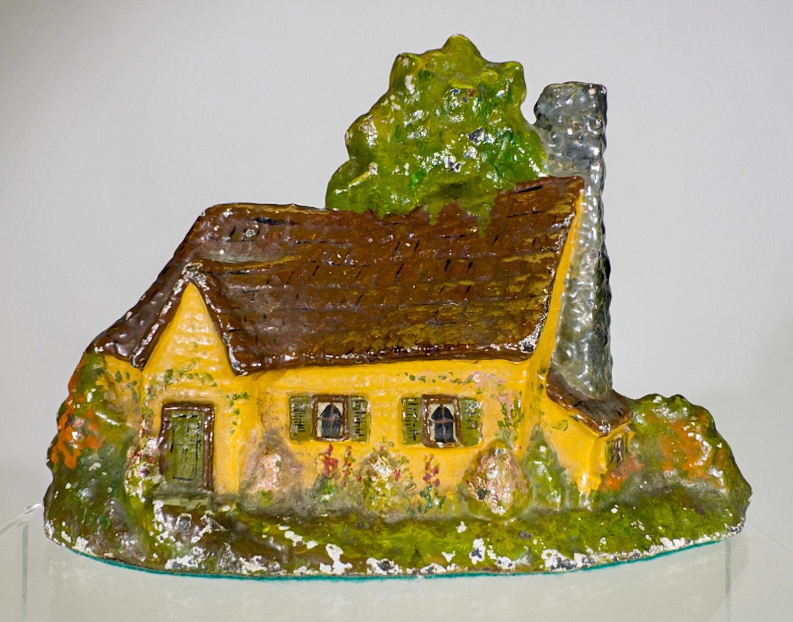 Unusual Cottage with Tree Doorstop (1 of 2)