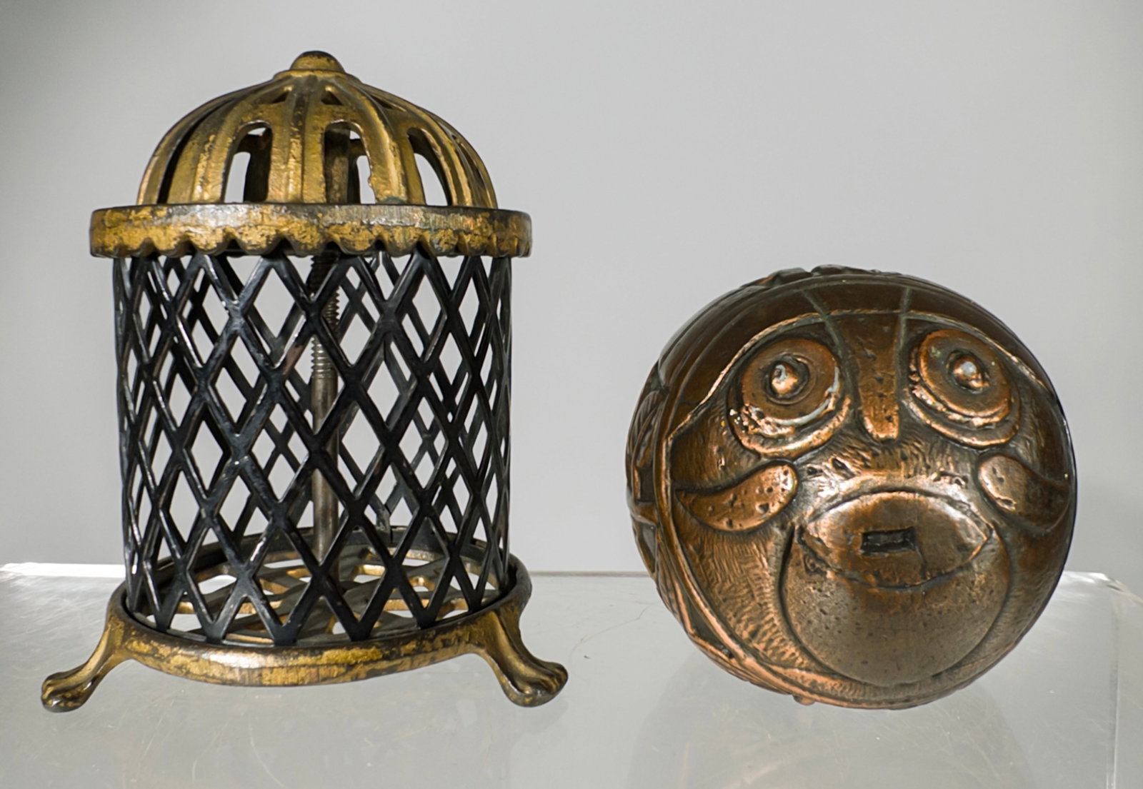 Coconut Bank/Bank with Wire Mesh (1 of 2)