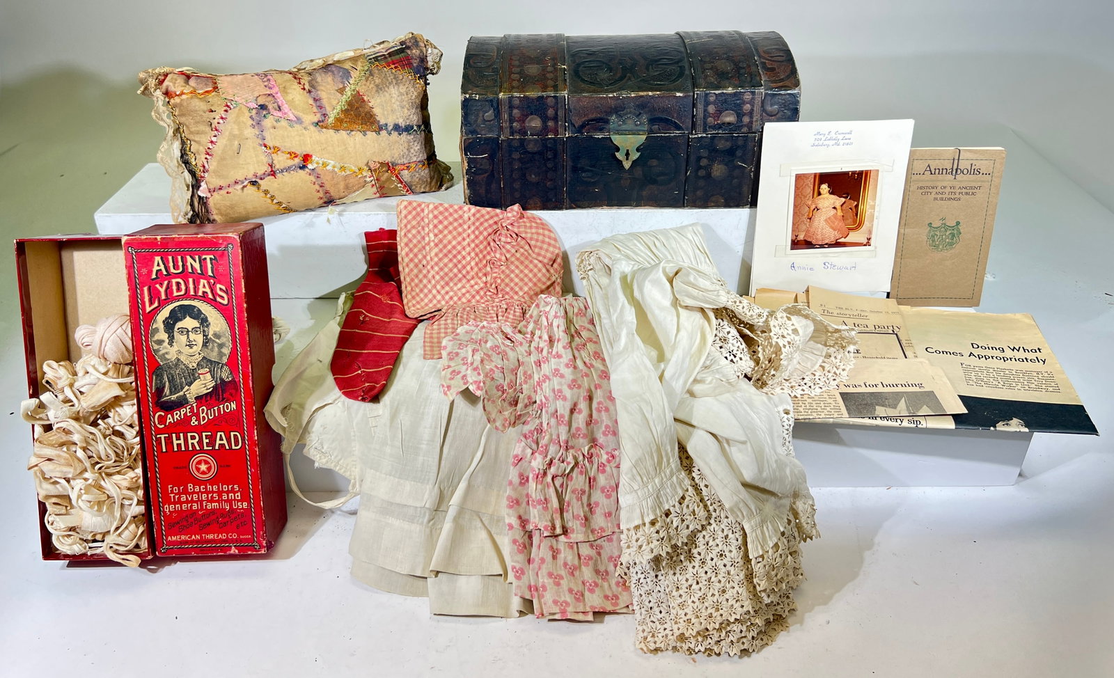 Doll's Trunk / Pillow / Doll Clothing (1 of 2)