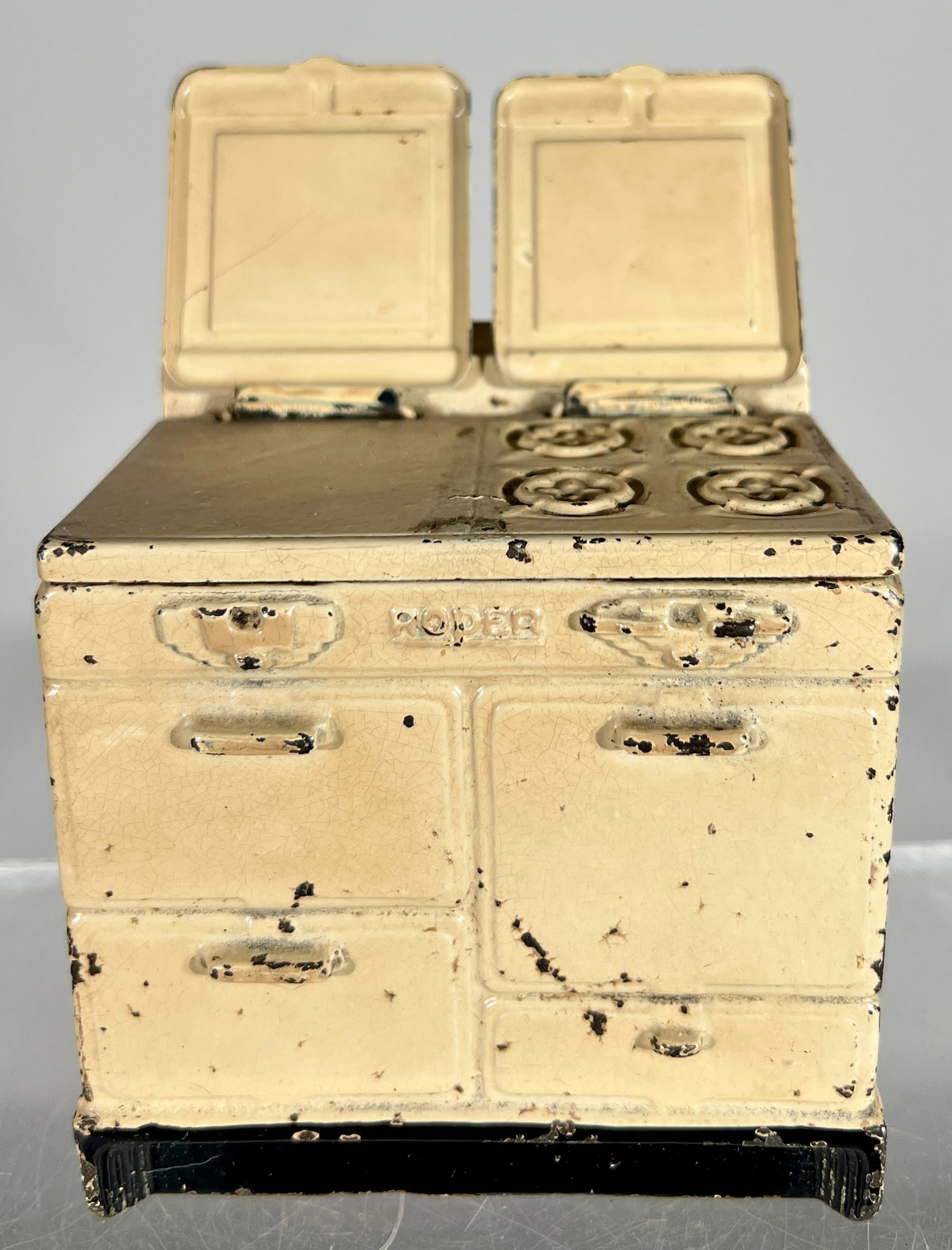 Roper Stove Cast Iron Still Bank (1 of 2)