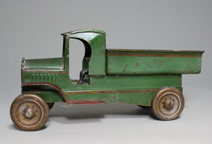 Friction Flatbed Truck: Scheible Toy Company American Ð Circa 1925 This toy is 13Ó long and works well. Material: Tin