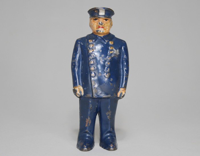 Policeman: Arcade Mfg. Co. Freeport, Illinois Ð Circa 1920 Material: Cast Iron