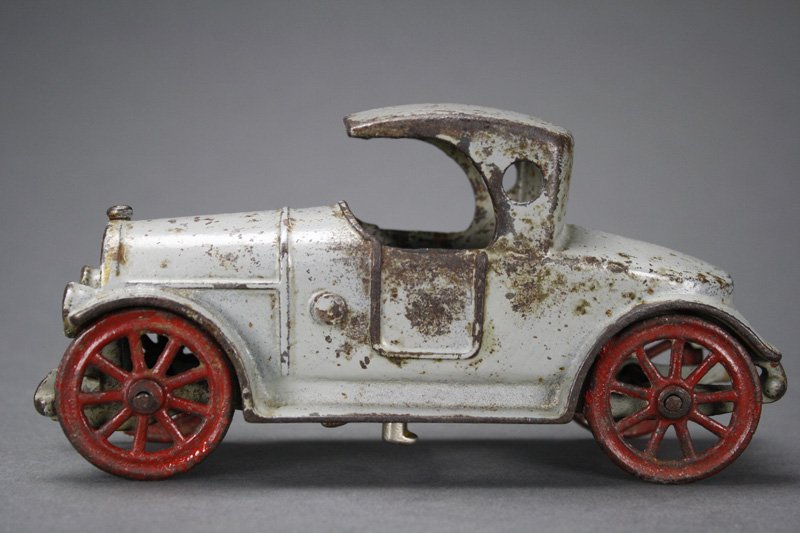 Early Runabout Kenton: Kenton Hardware Kenton, Ohio - Circa 1920 This is a wonderful early automobile. It is 7 1/4” long. Material: Cast Iron