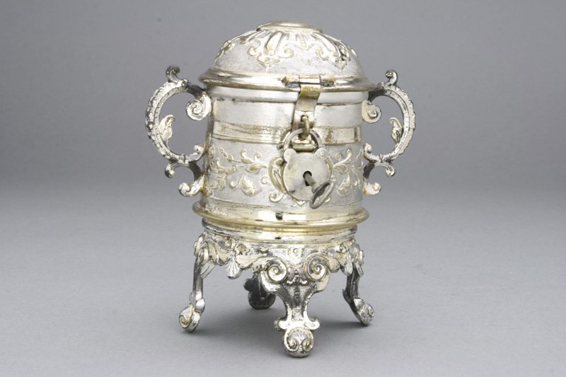 Samovar Form Urn (1 of 1)