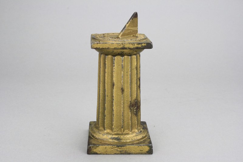 Sundial Bank: Arcade Mfg. Co. Illinois - Circa 1915 A scarce and highly sought after bank. Material: Cast Iron