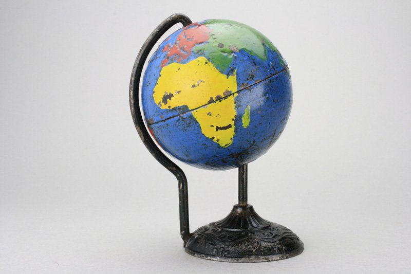 Globe on Wire Arc (1 of 1)