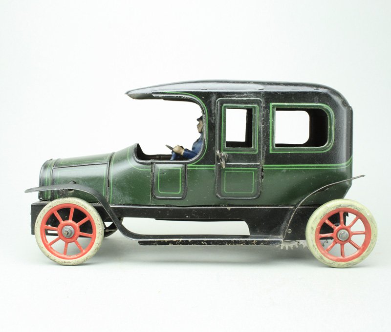 Limousine: Guntermann Germany - Circa 1920 - 9.25” LongThe toy works very well. One door missing a tab and one wheel partially repainted. Material: Tin