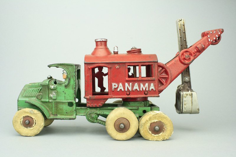 “Panama” Digger: Hubley Mfg. Co. Pennsylvania - Circa 1932 - 13” Long The granddaddy of Panama Diggers. All tires are original, but distressed. Material: Cast Iron