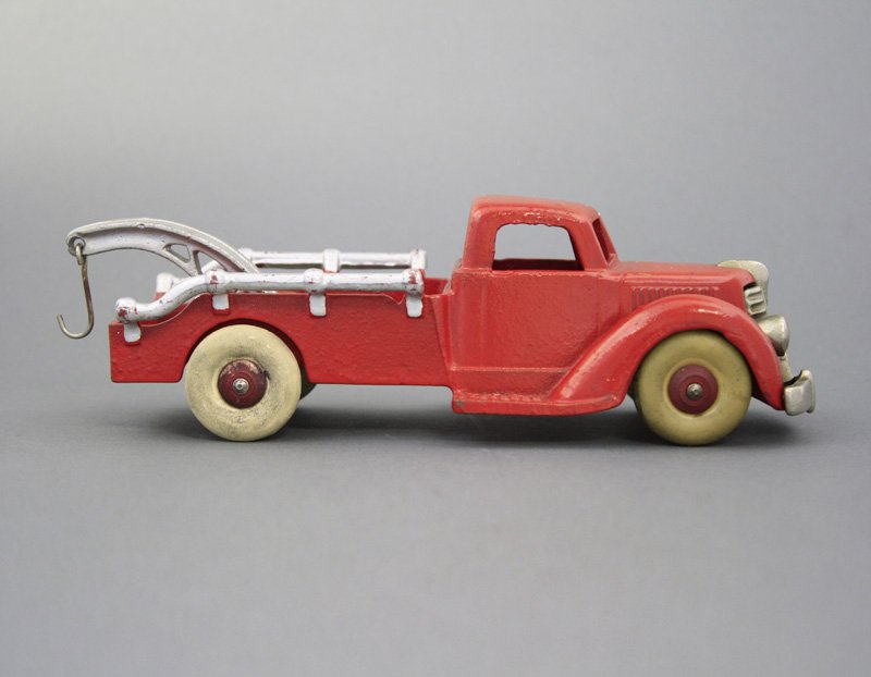 Flat Bed Tow Truck: Hubley Mfg. Co. Pennsylvania - Circa 1932 - 8.5” L This toy is in virtually mint condition. Material: Cast Iron
