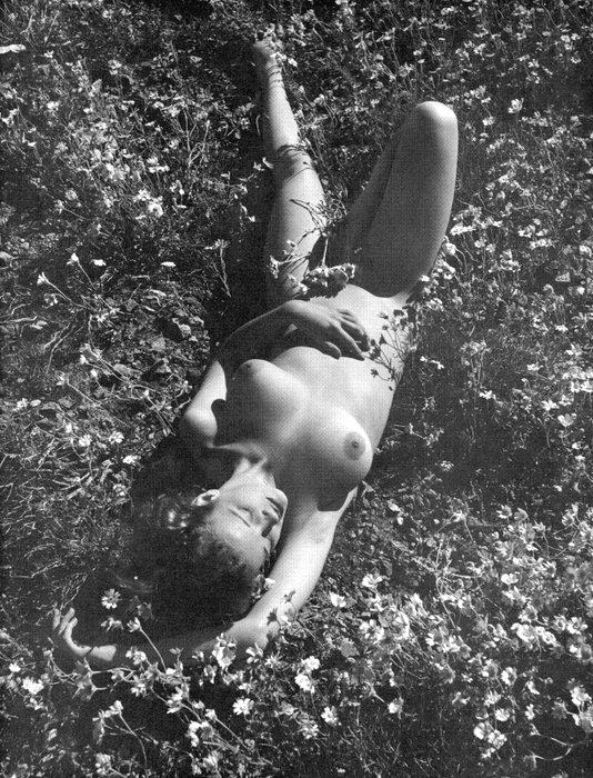 Nude by Andre de Dienes. C1958.: Nude by Andre de Dienes. C1958. American-Hungarian photographer famous for nude photography and photographs of a young Marilyn Monroe. From Nude Pattern. Small ding on top corner. 10.75 x 8.375 in. Re