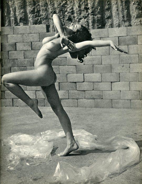 Nude by Andre de Dienes. C1956.: Nude by Andre de Dienes. C1956. American-Hungarian photographer famous for nude photography and photographs of a young Marilyn Monroe. Photogravure from The Nude. 10.75 x 8.25 in.