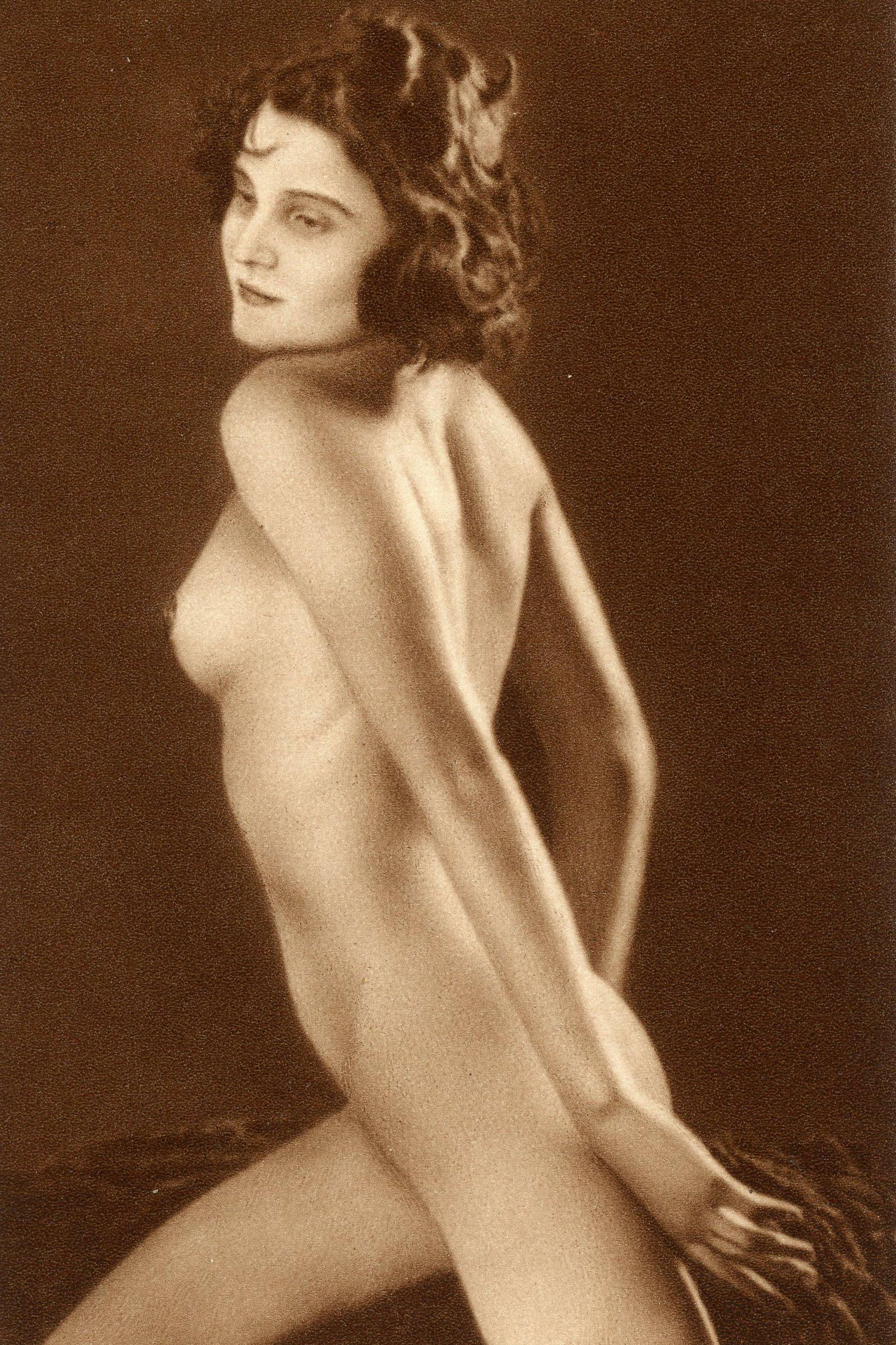 Czech Nude by Frantisek Drtikol, Prague: Czech Nude by Frantisek Drtikol, Prague. Photogravure from Natur und Kultur Das Weiss. 1925. 8 x 5.25 in.