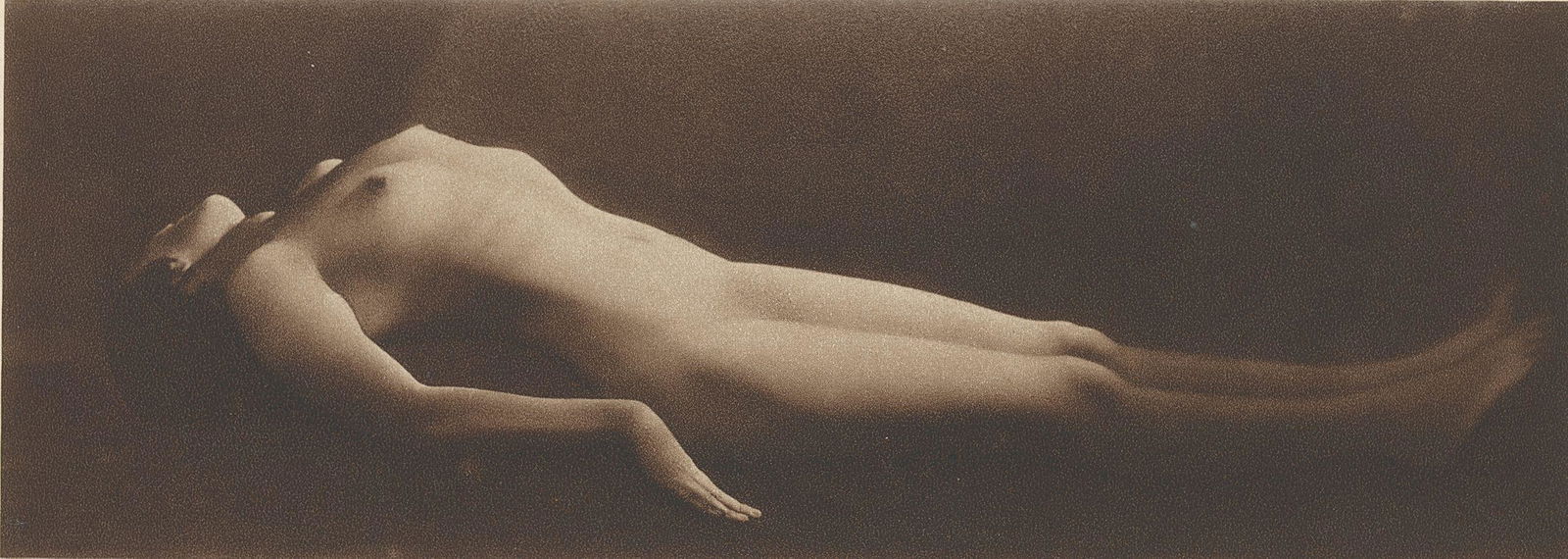 Czech nude by Frantisek Drtikol: Czech nude by Frantisek Drtikol. From Natur und Kultur Das Weiss. 1925. 3 x 8.373 in.