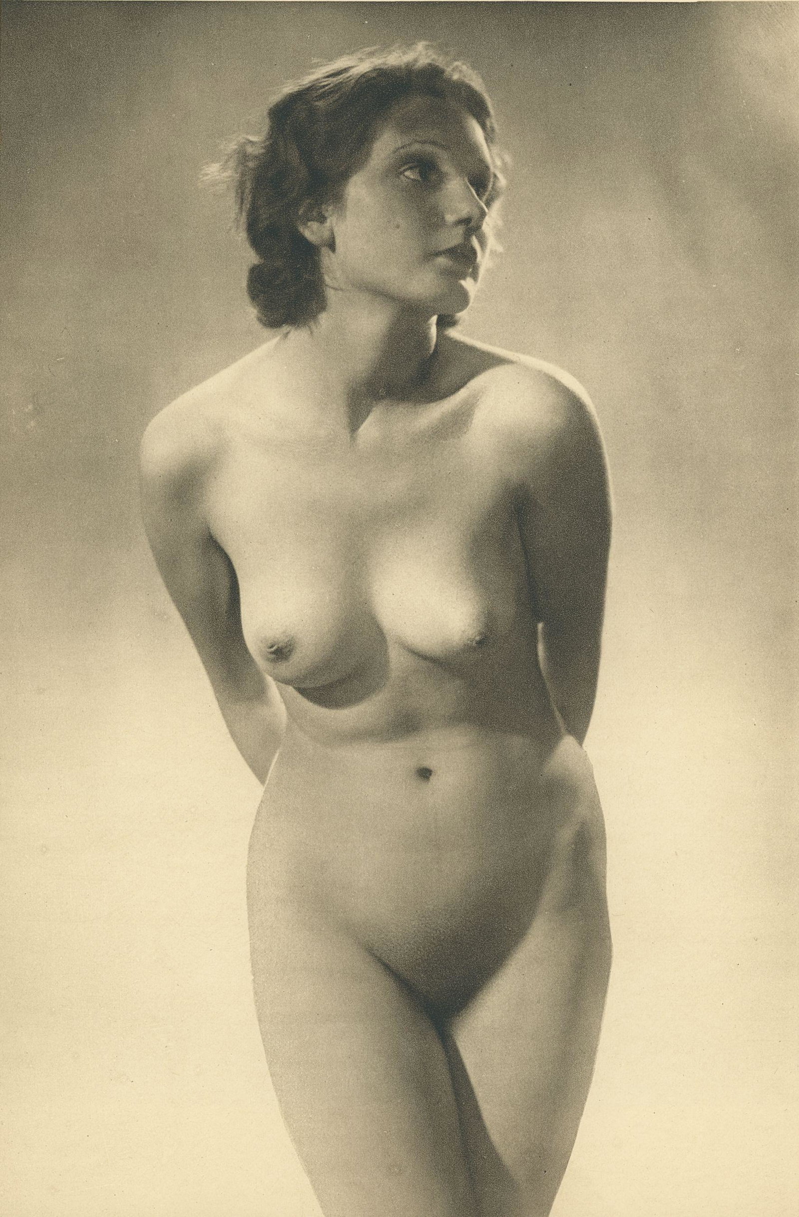 Nude by Bertram Park & Yvonne Gregory. C1934.: Nude by Bertram Park & Yvonne Gregory. C1936. 9 x 5.875 in. Rev: 6 x 6.75 in. & 2.5 x 6.875 in.