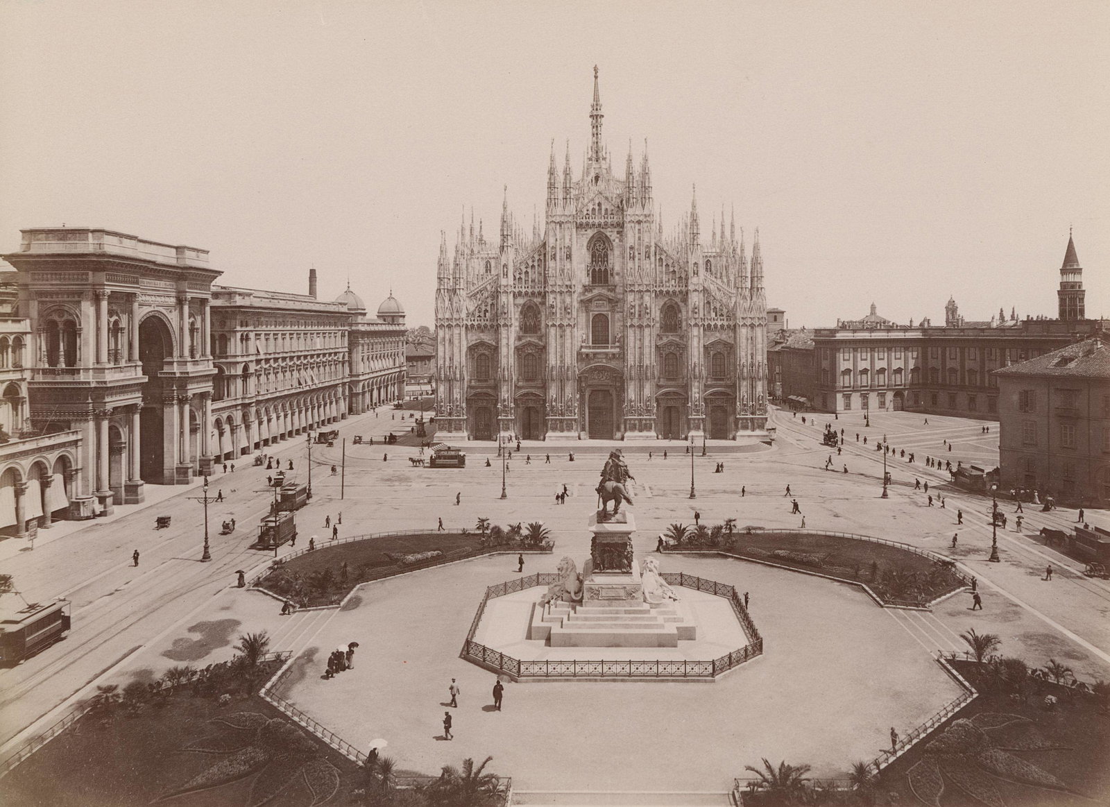 Piazza del Duomo, Milan. c1890 (1 of 1)