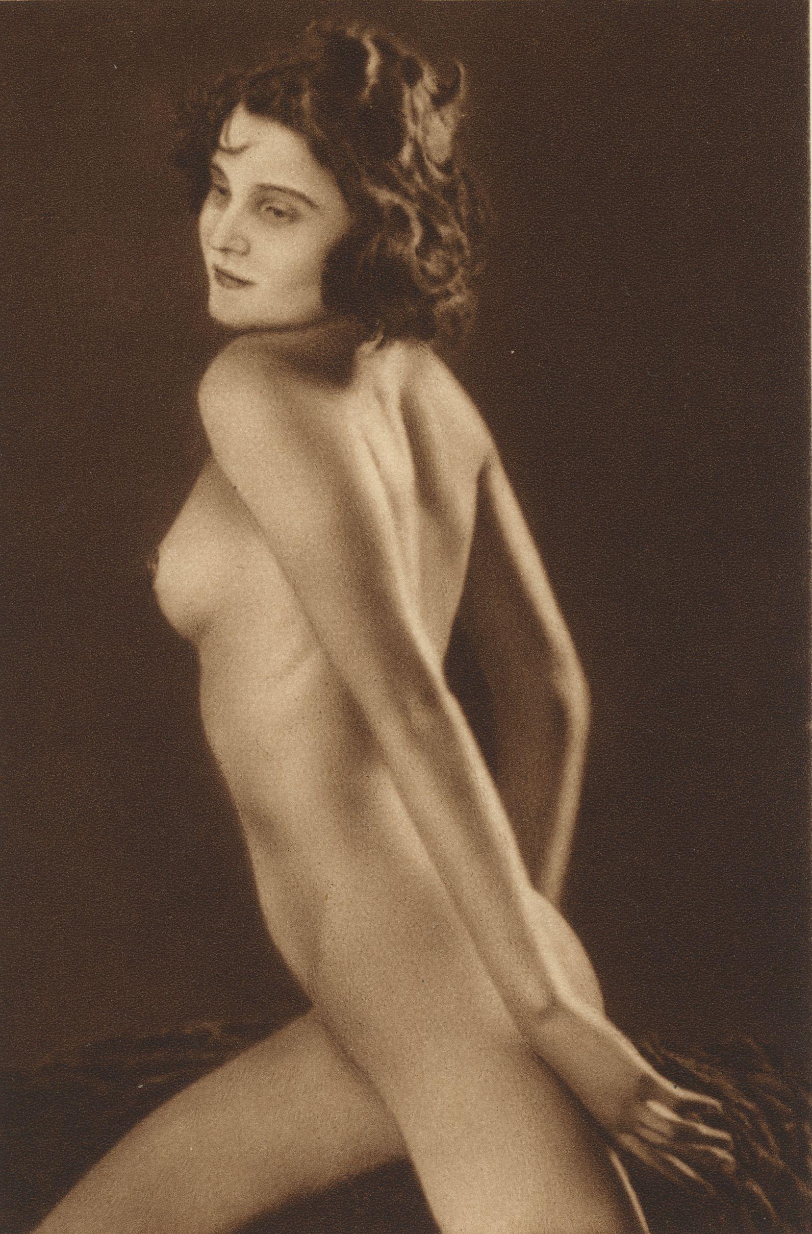 Czech Nude by Frantisek Drtikol, Prague: Czech Nude by Frantisek Drtikol, Prague. Photogravure from Natur und Kultur Das Weiss. 1925. 8 x 5.25 in.