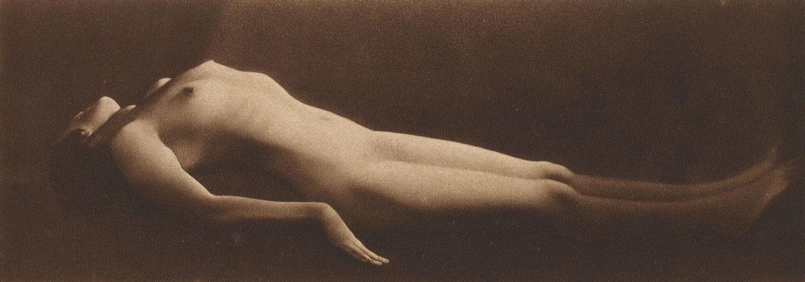 Czech nude by Frantisek Drtikol: Czech nude by Frantisek Drtikol. From Natur und Kultur Das Weiss. 1925. 3 x 8.373 in.