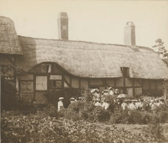 Anne Hathaway's Cottage, Stratford-upon-Avon. c1900