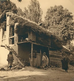Typical Kashmir house. August 1937