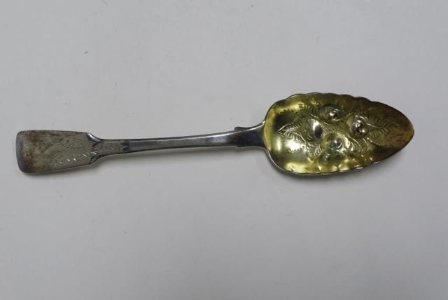 Samuel Hennell English Sterling Berry Spoon 1811 (1 of 2)