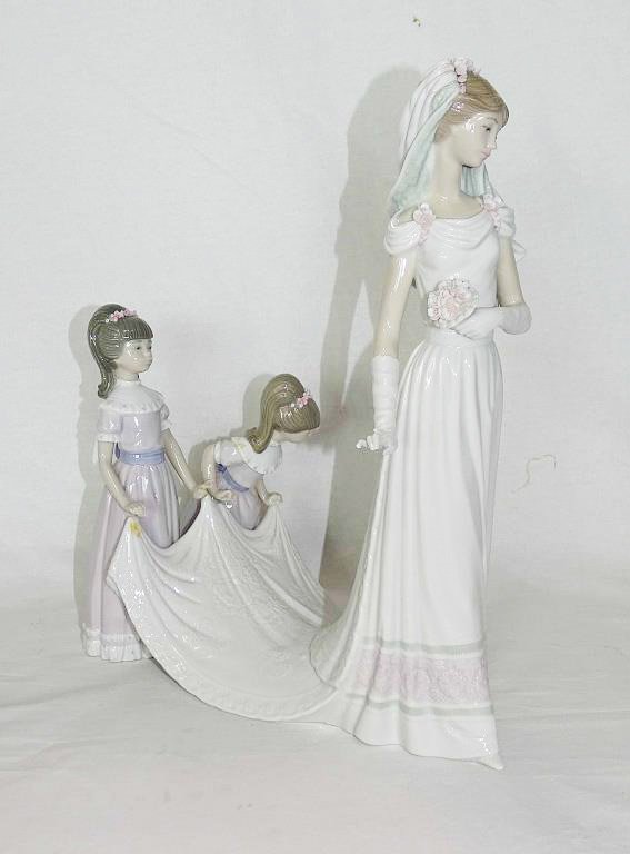 Lladro Figurine Here Comes The Bride 01446 (1 of 2)